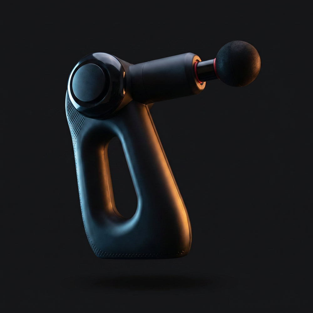 Pistolet de massage triangulaire - Vue hero fond noir éclairage premium